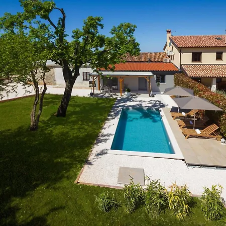 Garden House ロヴィニ