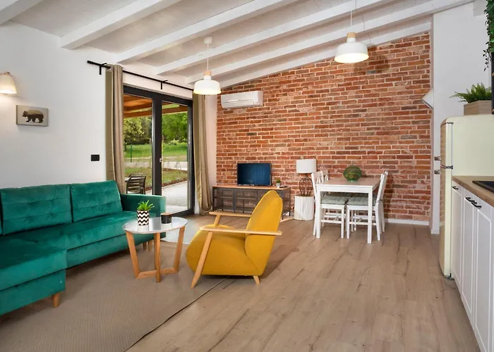 Garden House * ロヴィニ